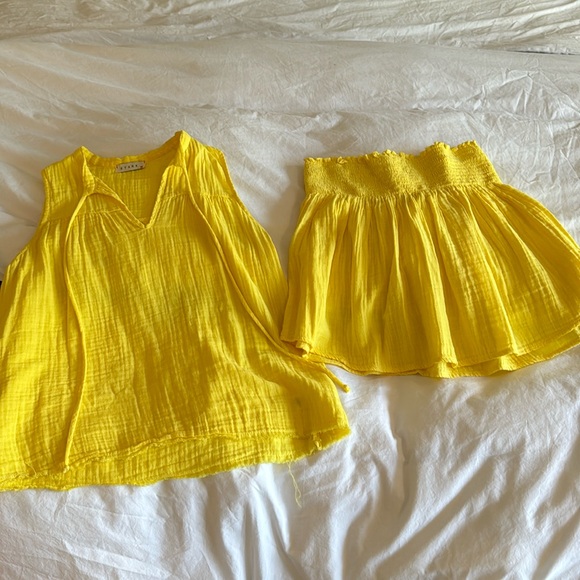 Stark Yellow S Top and M Skirt Set from TNT - Picture 1 of 6